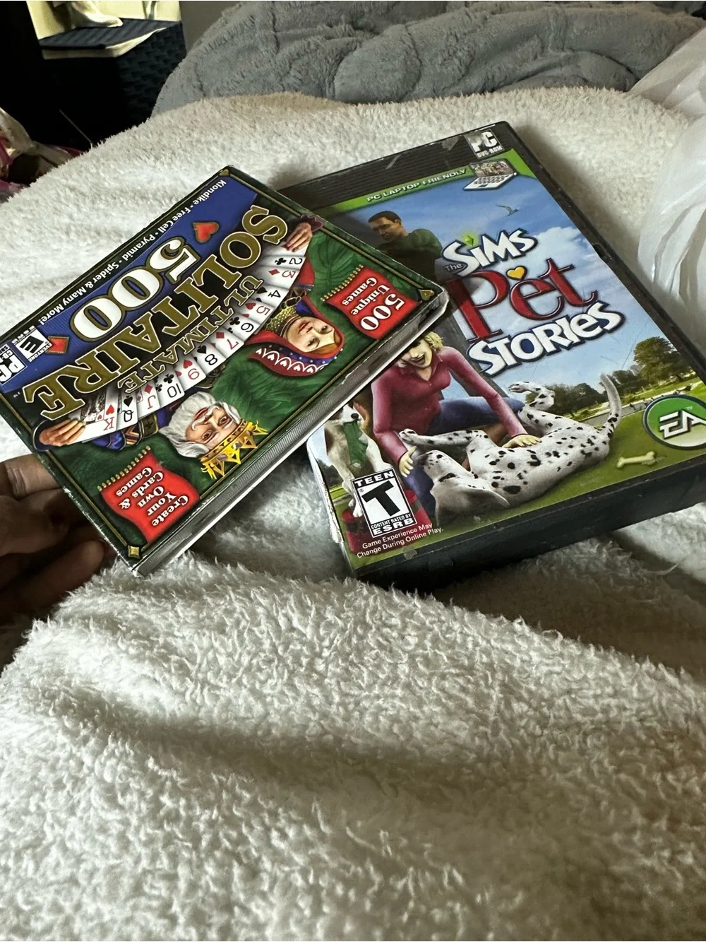 (2packs)Ultimate Solitaire 500 PC Game -& SIMS Pet Stories-used